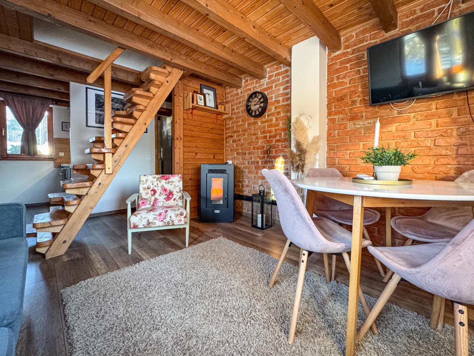 Woodenhouse With Two Apartments Otočac Eksteriør bilde