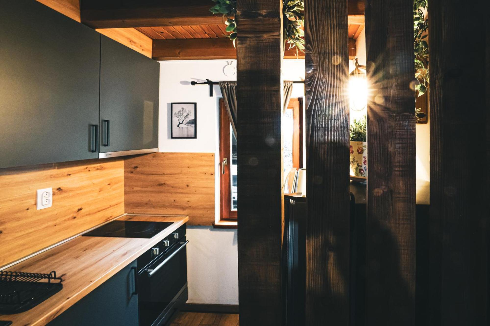 Woodenhouse With Two Apartments Otočac Rom bilde