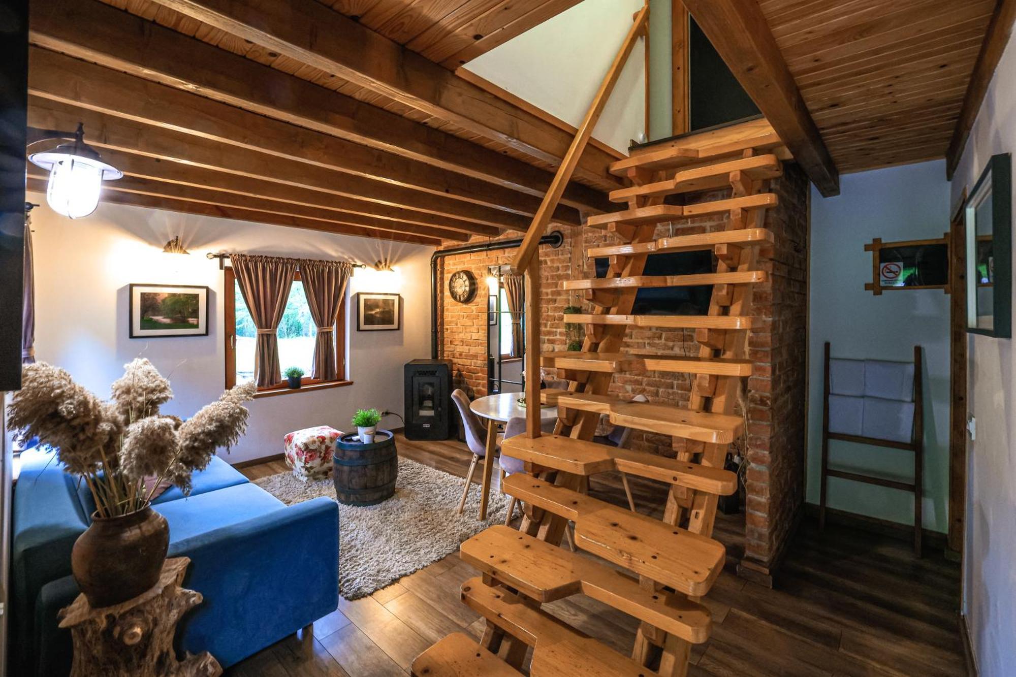 Woodenhouse With Two Apartments Otočac Rom bilde