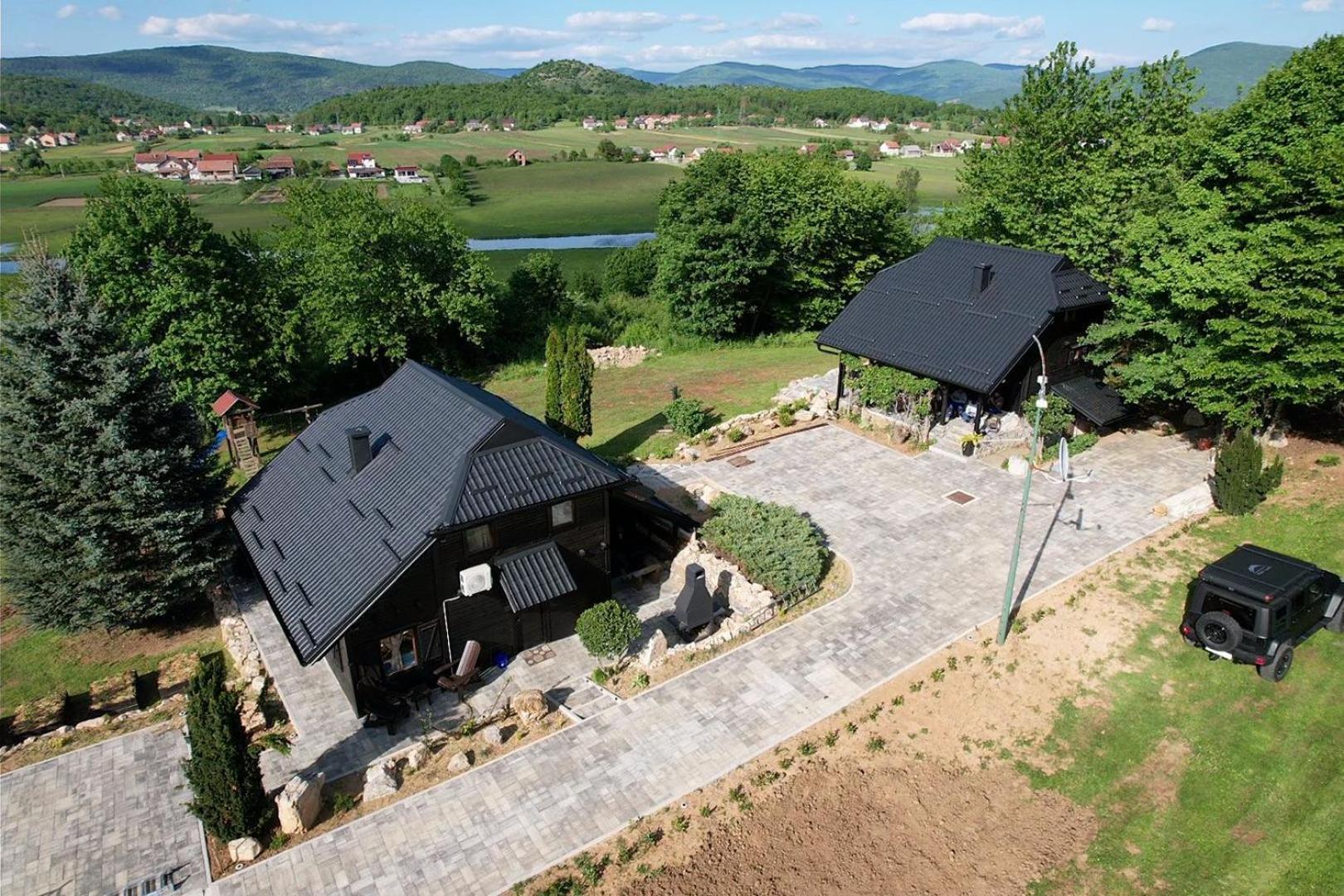 Woodenhouse With Two Apartments Otočac Eksteriør bilde