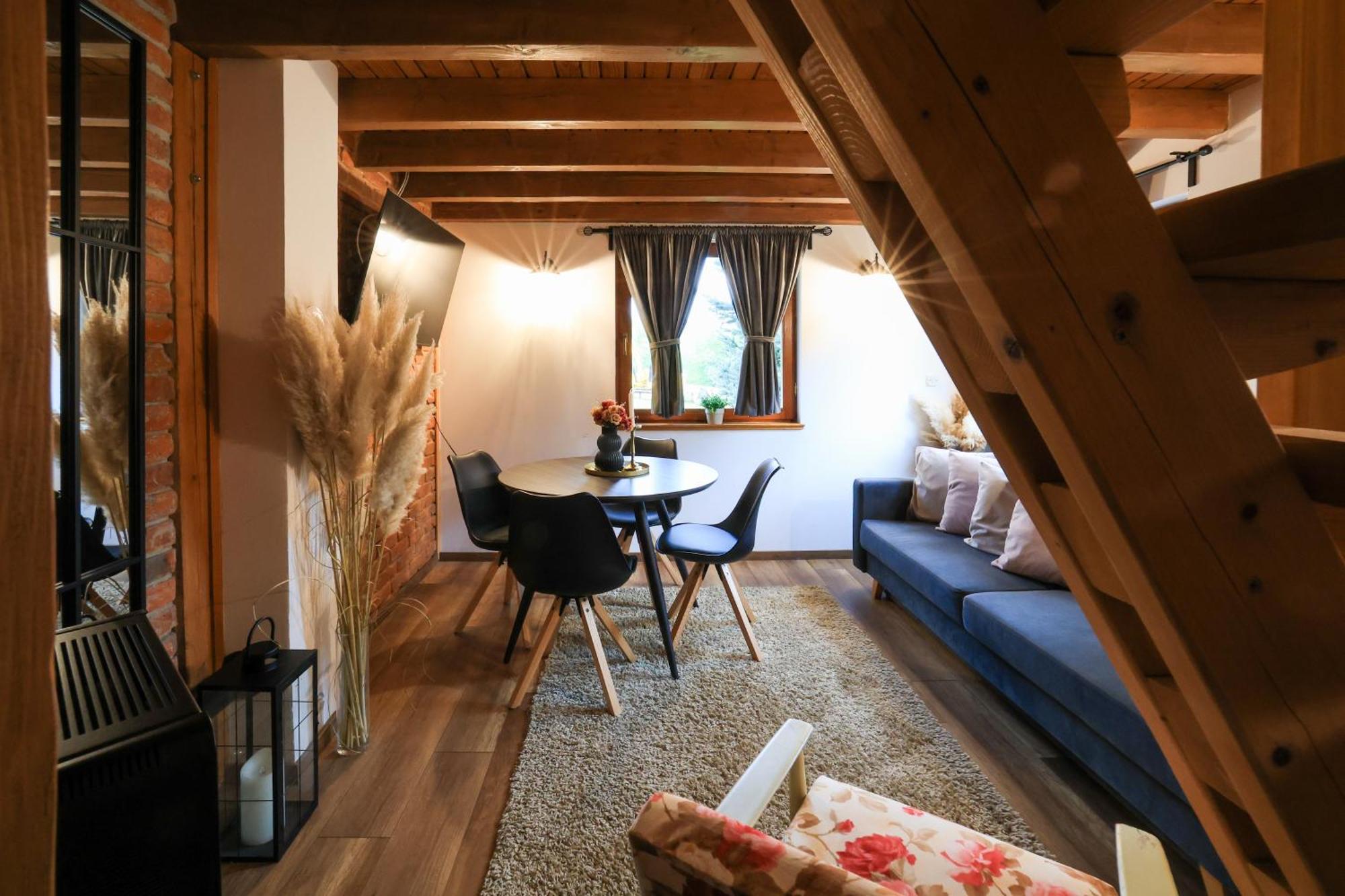 Woodenhouse With Two Apartments Otočac Eksteriør bilde